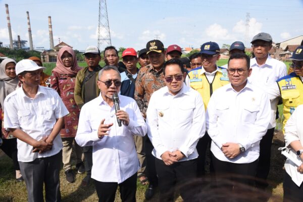 Menko Bidang pangan RI Zulkifli saat Melaku kunjungan di kabupaten Sidoarjo.( Foto: Su'ud)