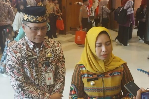 Pemkot Mojokerto Gelontorkan Bantuan Seragam dan Perlengkapan Sekolah untuk 6.000 Siswa Baru