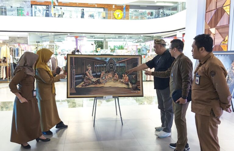 Cocok Dengan Filosof Pendidikan Lukisan “Ratu Majapahit Mengajar” Dipinang Dinas Pendidikan